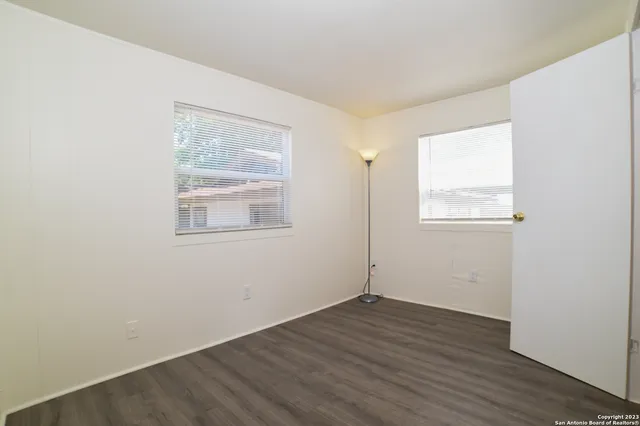 $1,300 | 215 Greenlawn Avenue, Unit A, Pleasanton, TX 78064