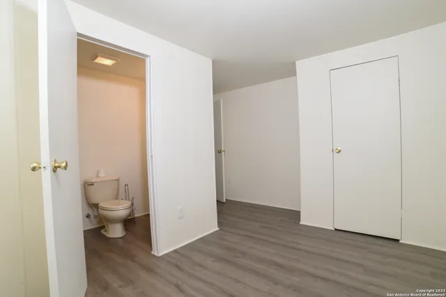 $1,300 | 215 Greenlawn Avenue, Unit A, Pleasanton, TX 78064