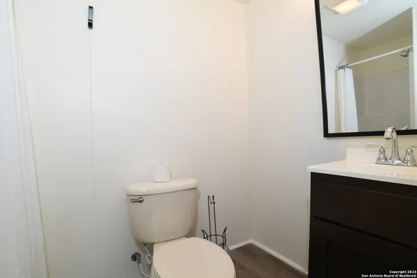 $1,200 | 215 Greenlawn Avenue, Unit A, Pleasanton, TX 78064