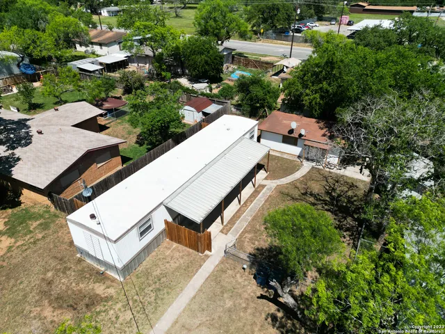 $1,300 | 215 Greenlawn Avenue, Unit A, Pleasanton, TX 78064