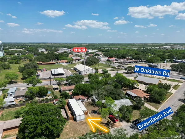 $1,200 | 215 Greenlawn Avenue, Unit A, Pleasanton, TX 78064