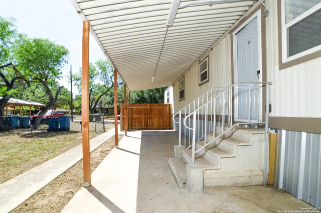 $1,300 | 215 Greenlawn Avenue, Unit A, Pleasanton, TX 78064
