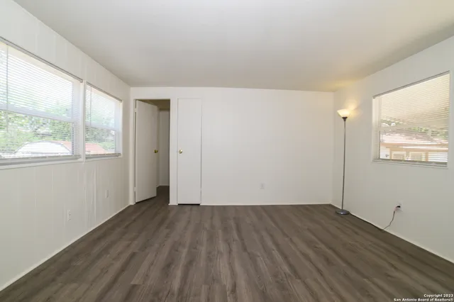 $1,300 | 215 Greenlawn Avenue, Unit A, Pleasanton, TX 78064