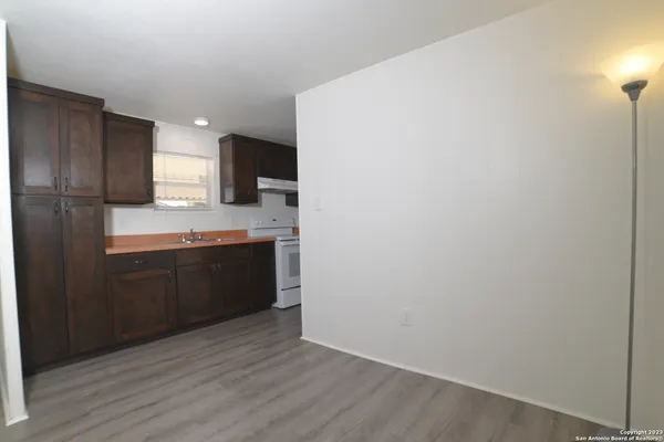 $1,200 | 215 Greenlawn Avenue, Unit A, Pleasanton, TX 78064