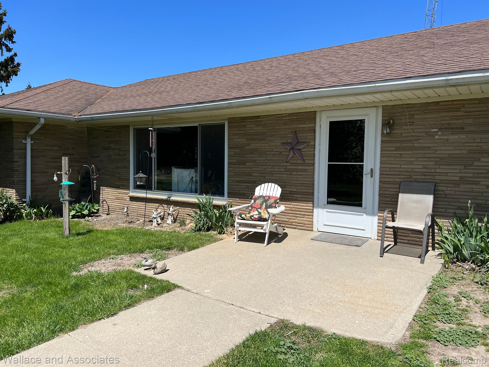 2347 West Harrington Road Croswell, MI 48422 - Photo 3 of 36 Gallery Image 3