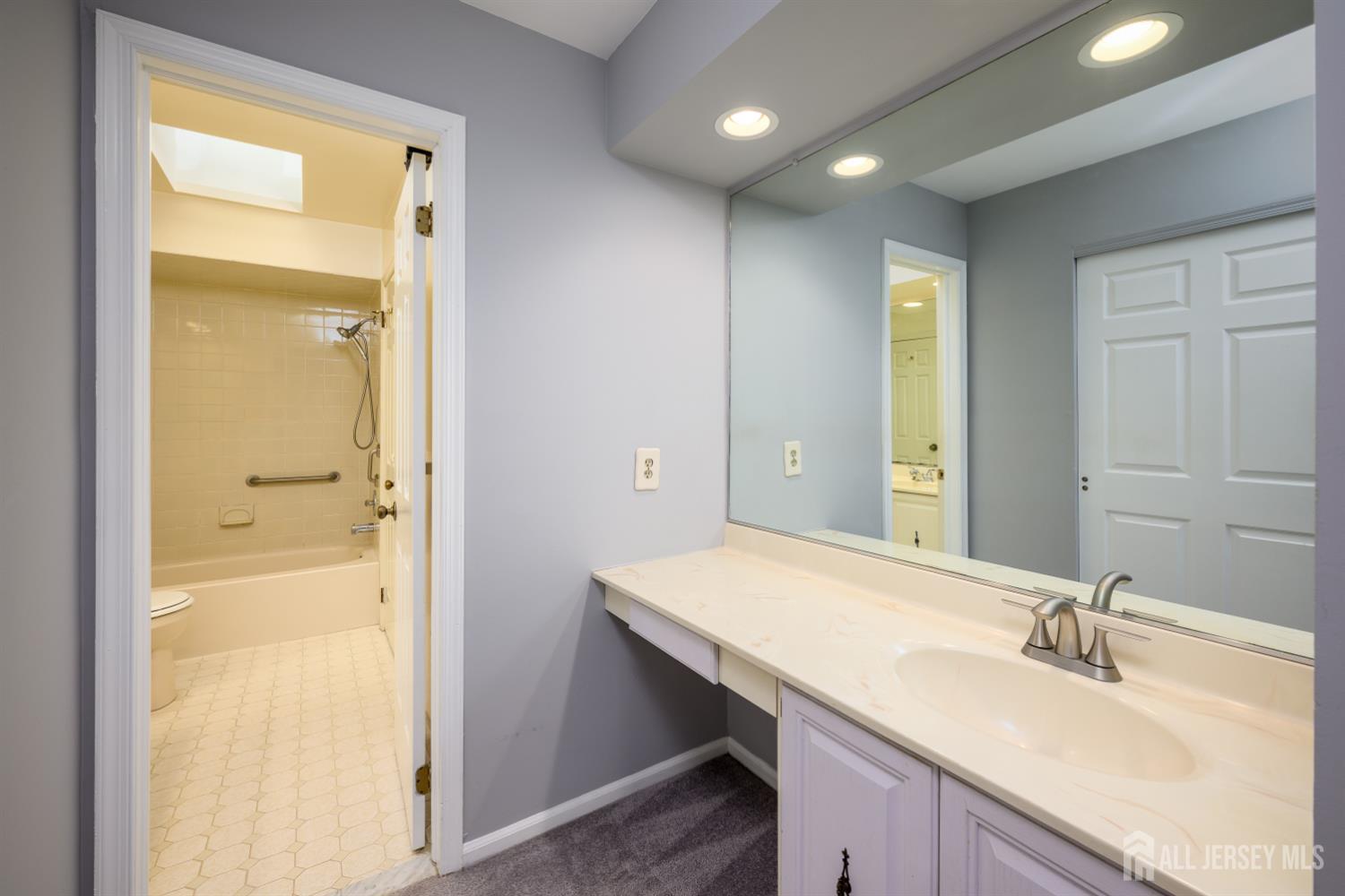 1004 Timber Oaks Road, Unit 4 Edison, NJ 08820 - Photo 27 of 34