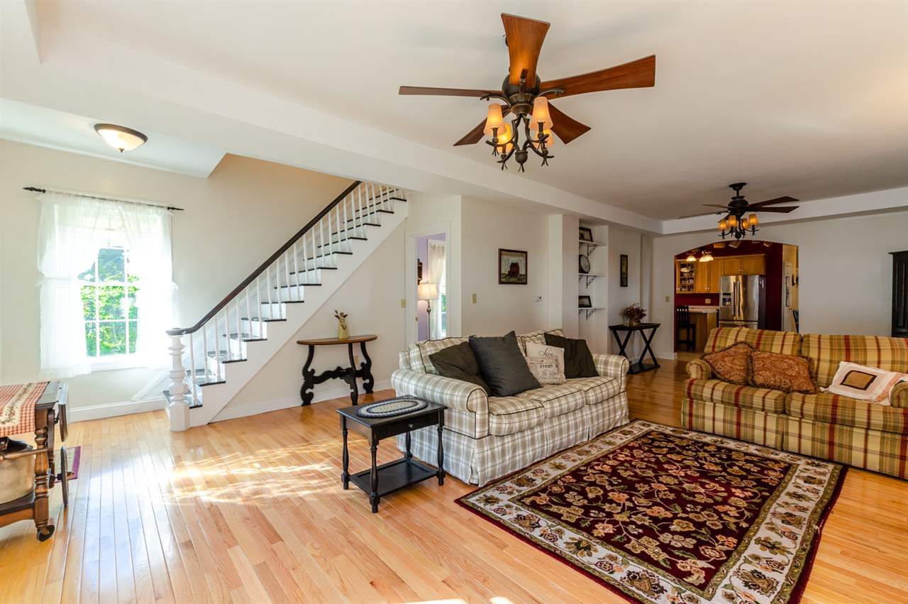 540 Mammoth Road Londonderry, NH 03053 - Photo 12 of 37