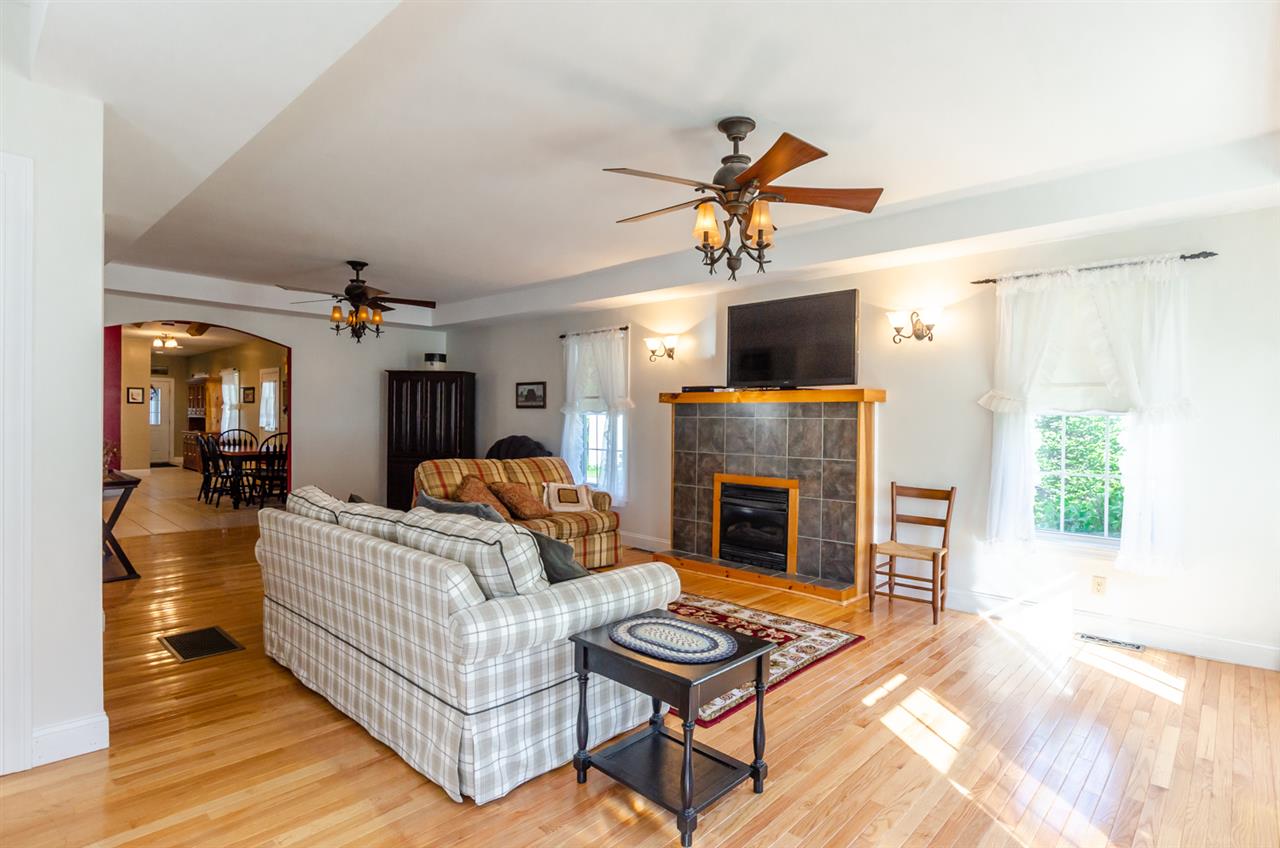 540 Mammoth Road Londonderry, NH 03053 - Photo 16 of 37