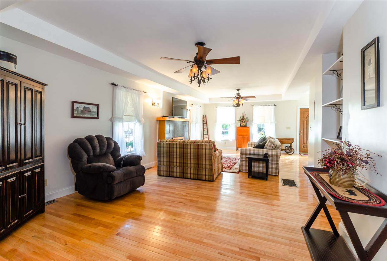 540 Mammoth Road Londonderry, NH 03053 - Photo 17 of 37