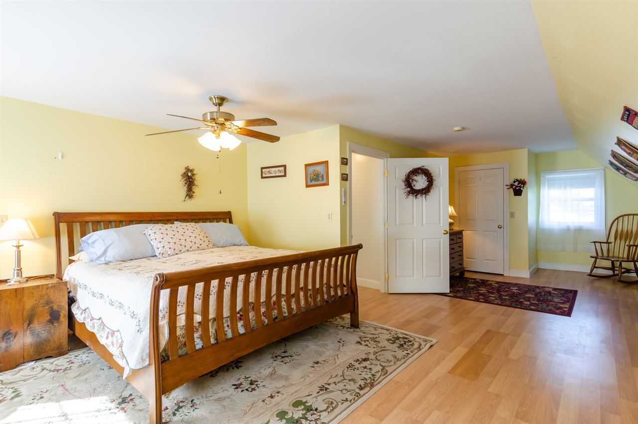 540 Mammoth Road Londonderry, NH 03053 - Photo 19 of 37