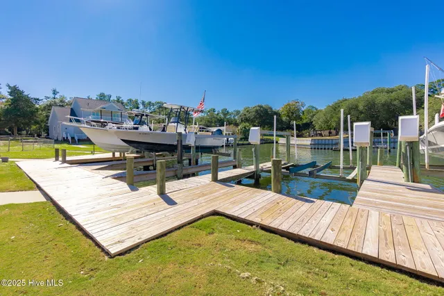 $1,250,000 | 107 Bogue Pines Circle, Pine Knoll Shores, NC 28512