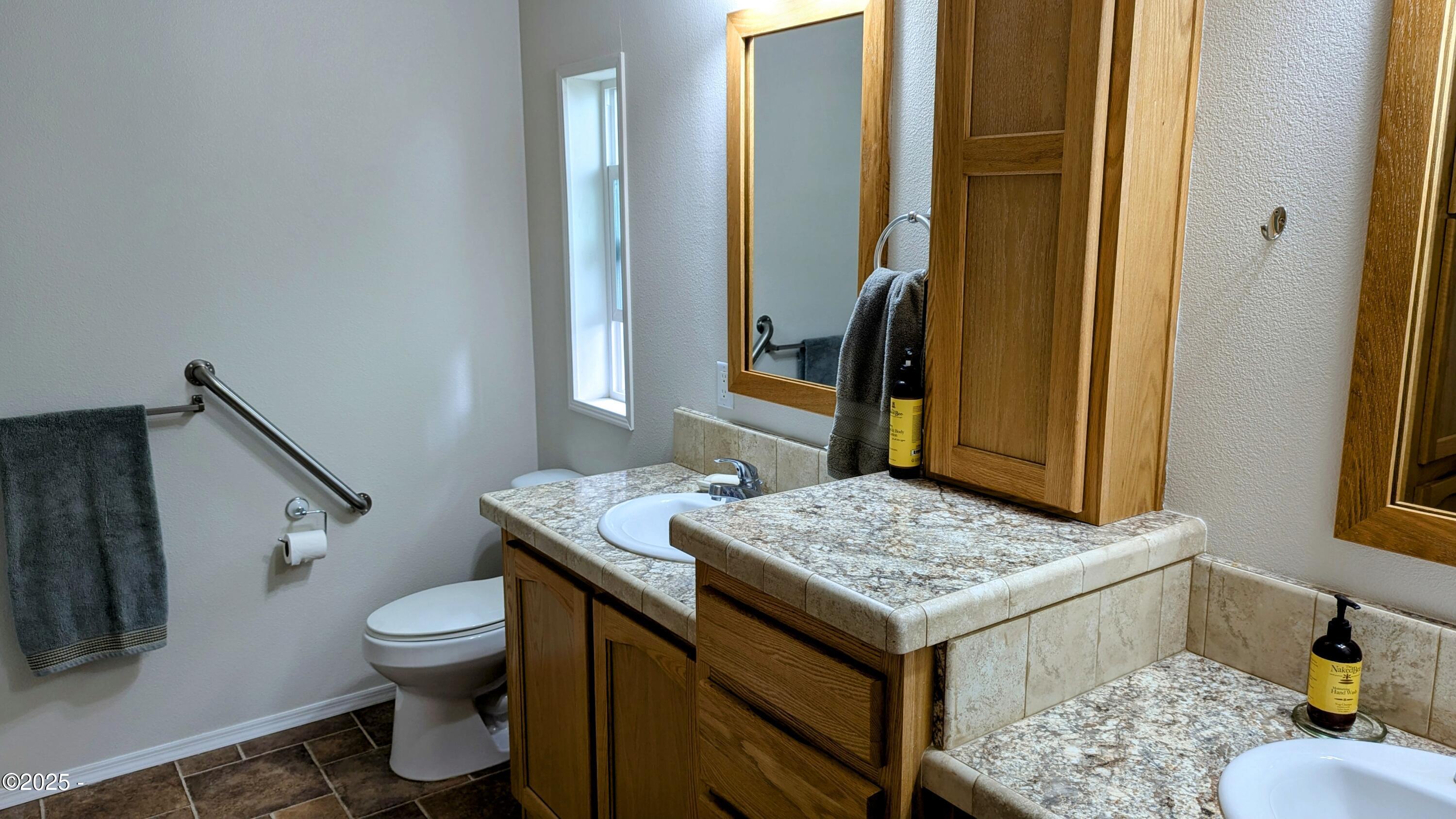 33125 White Oak Road Corvallis, OR 97333 - Photo 28 of 37 Bathroom 2