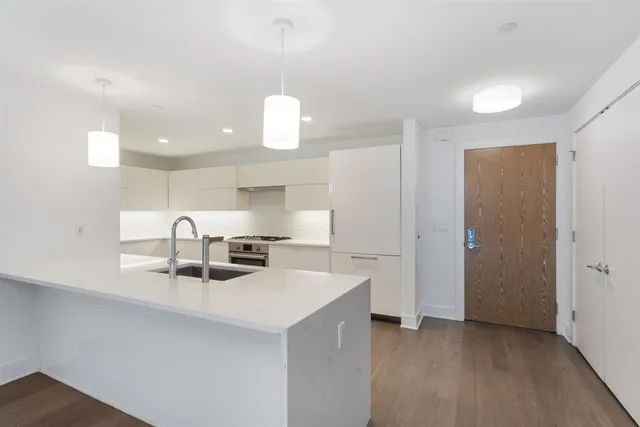 $5,300 | 9 Ave At Port Imperial, Unit 920, West New York, NJ 07093