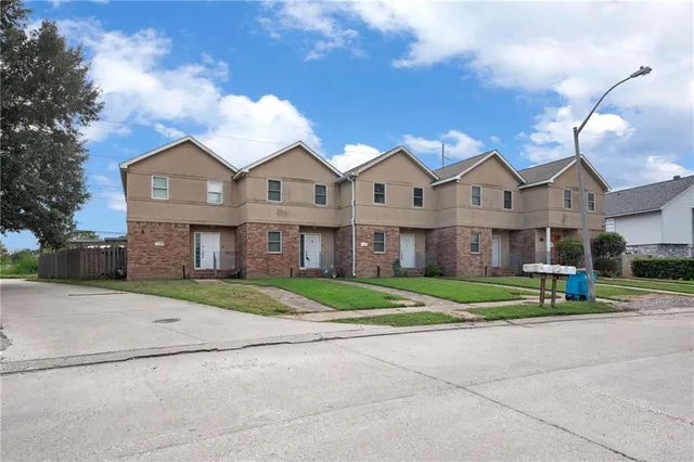 $1,500 | 62 Brandon Hall Drive, Unit C, Destrehan, LA 70047