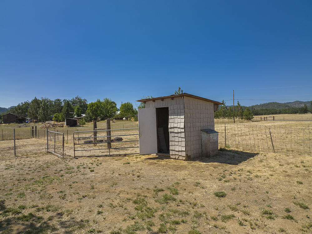 4691 Beagle Road White City, OR 97503 - Photo 40 of 67 40