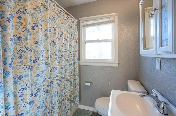 $189,000 | 6104 East 136th Street, Grandview, MO 64030