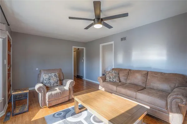 $189,000 | 6104 East 136th Street, Grandview, MO 64030