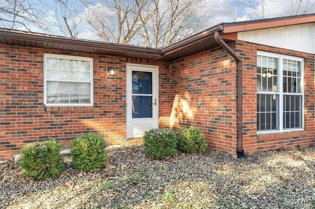 $199,900 | 213 St John Drive, Belleville, IL 62221