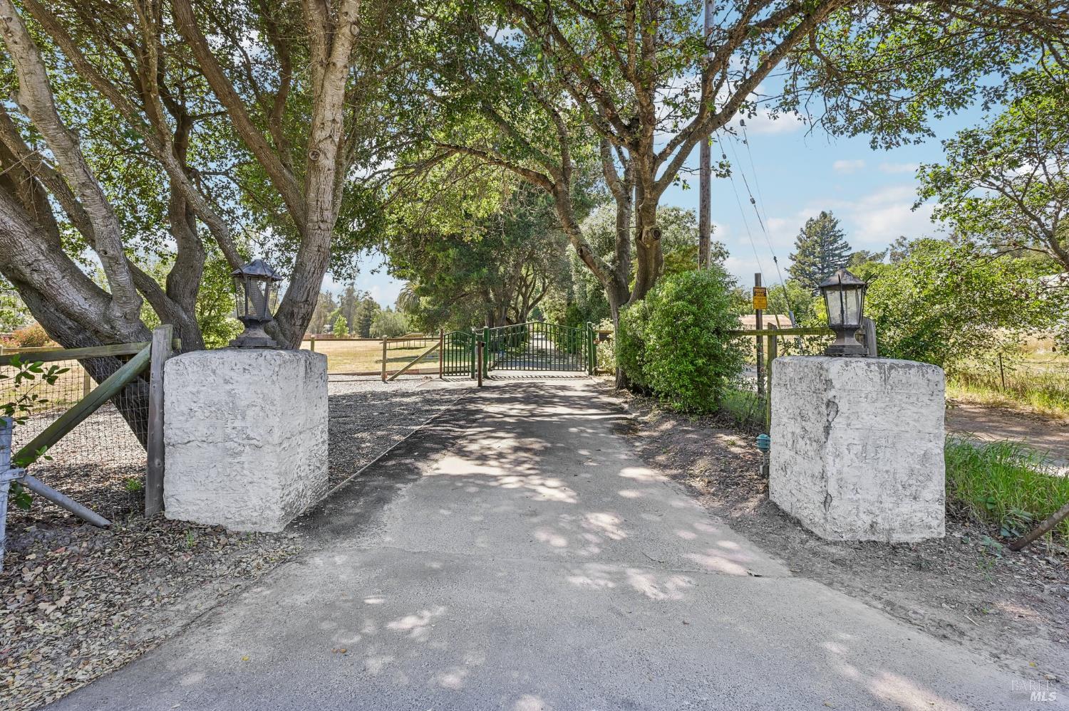 4190 Hessel Road Sebastopol, CA 95472 - Photo 5 of 66