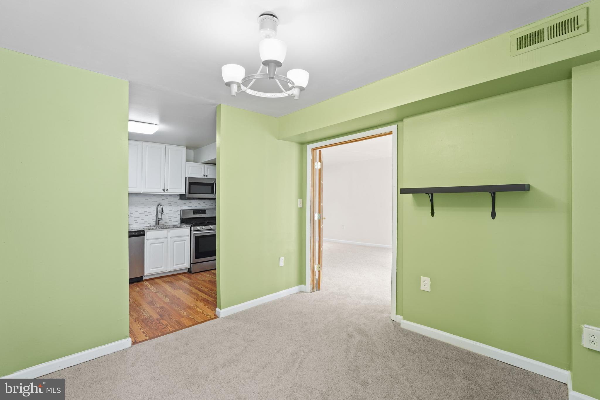 8647 Greenbelt Road, Unit T2 Greenbelt, MD 20770 - Photo 18 of 32 Dining area