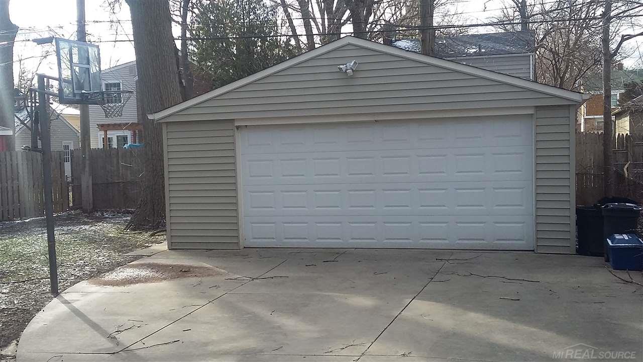 2057 Wiltshire Road Berkley, MI 48072 - Photo 3 of 36