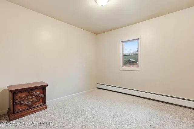 a view of empty room with a ceiling fan