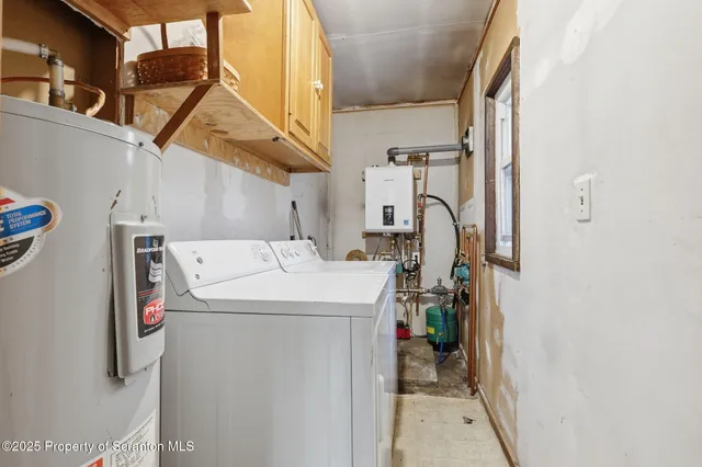 a view of a back yard