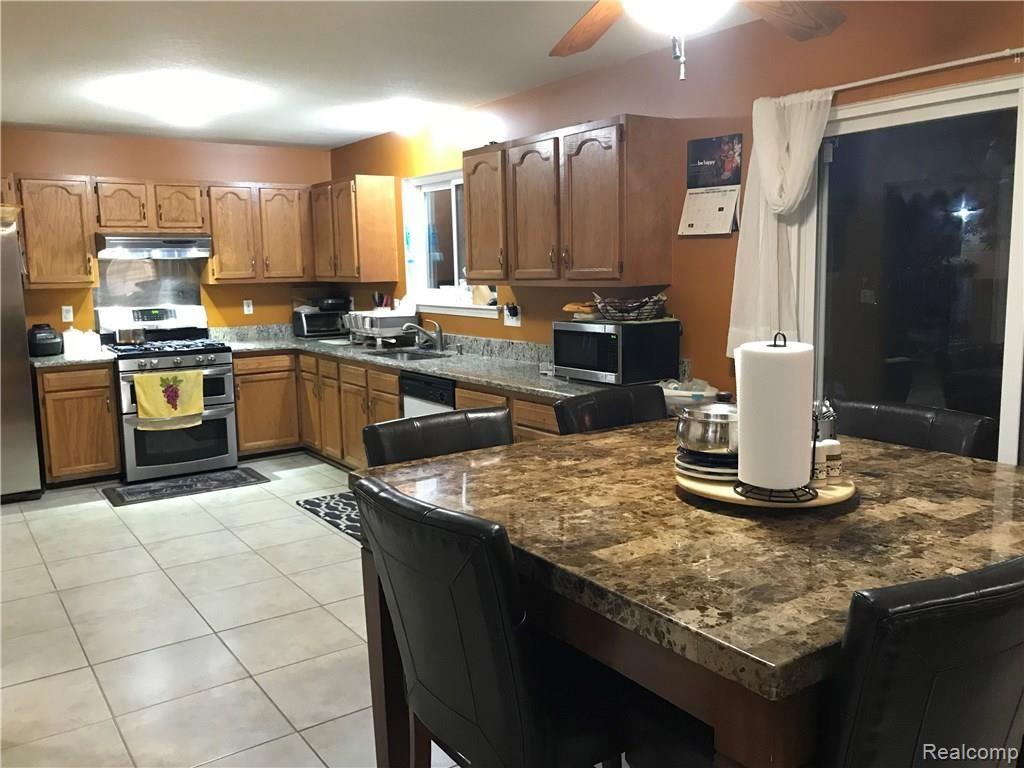 40848 Worthington Road Canton, MI 48188 - Photo 4 of 25