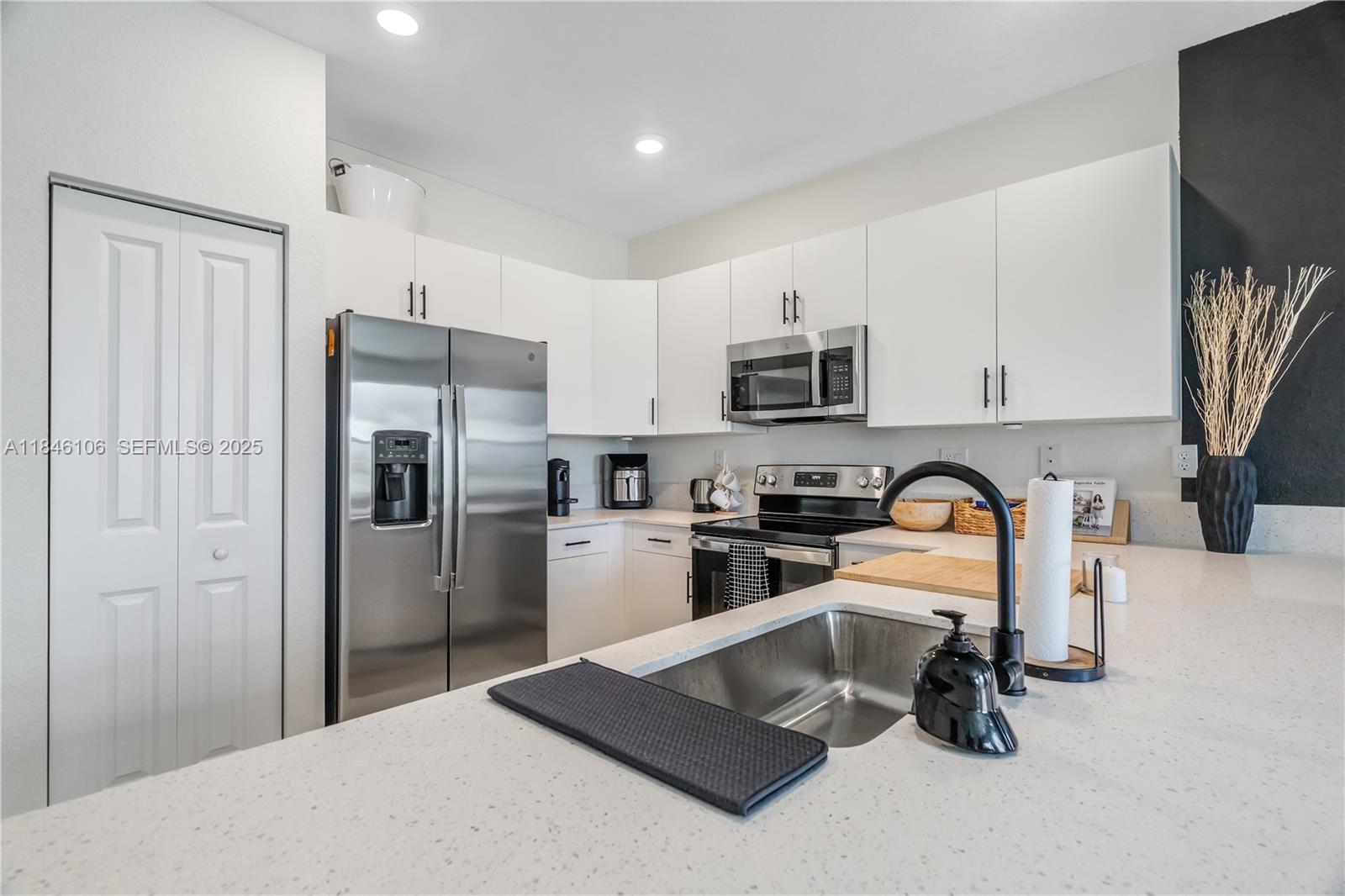 3416 West 114th Terrace Hialeah, FL 33018 - Photo 6 of 40