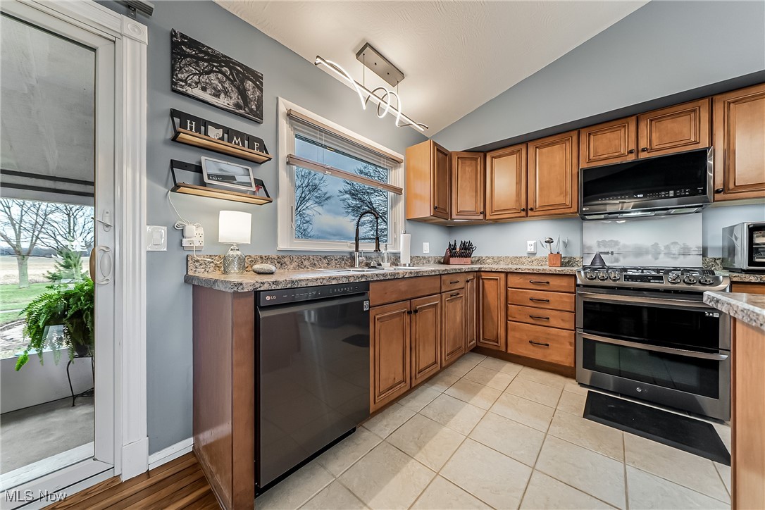 51055 Telegraph Road Oberlin, OH 44074 - Photo 4 of 48
