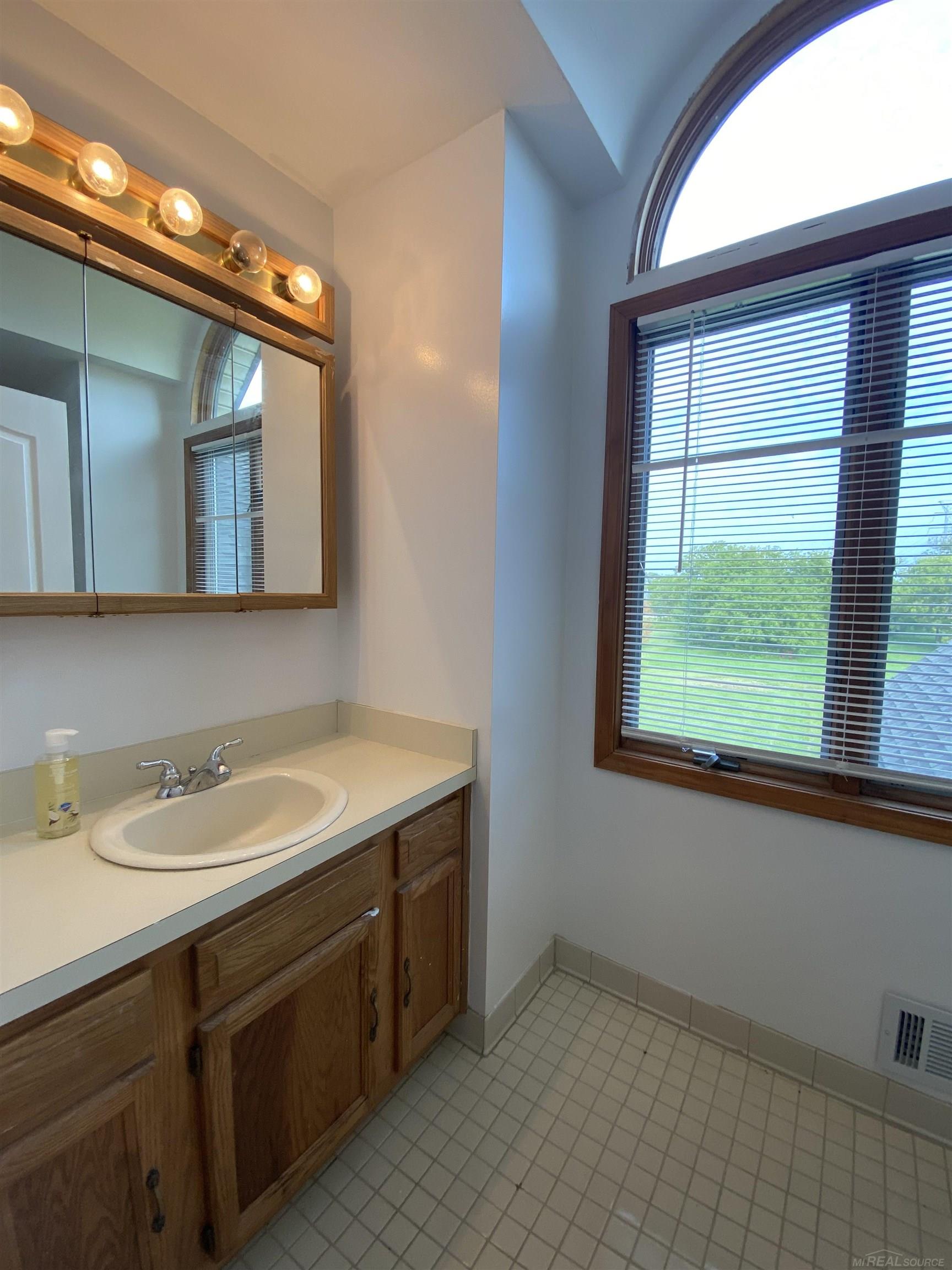 1259 Kinney Road Memphis, MI 48041 - Photo 27 of 49 50117563-26.JPG