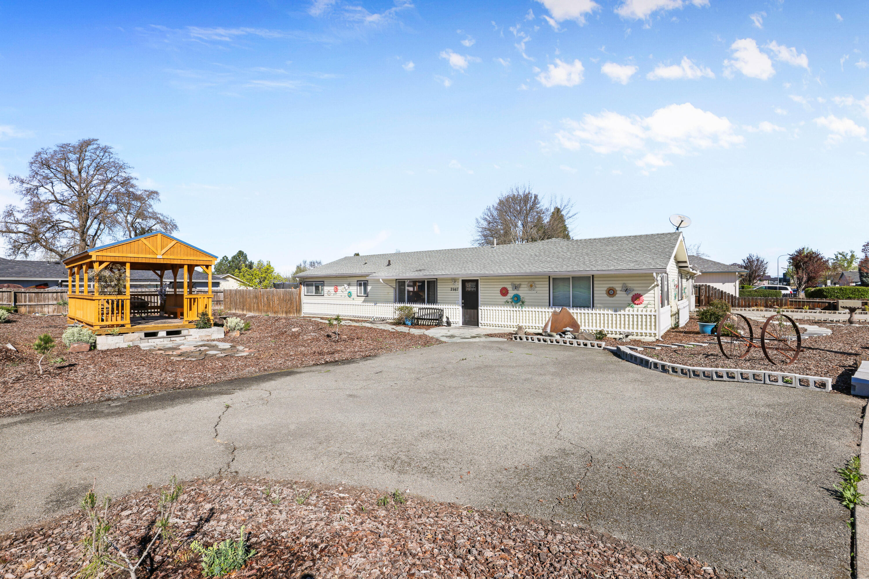 2987 Delta Waters Road Medford, OR 97504 - Photo 10 of 27 EP1A0023