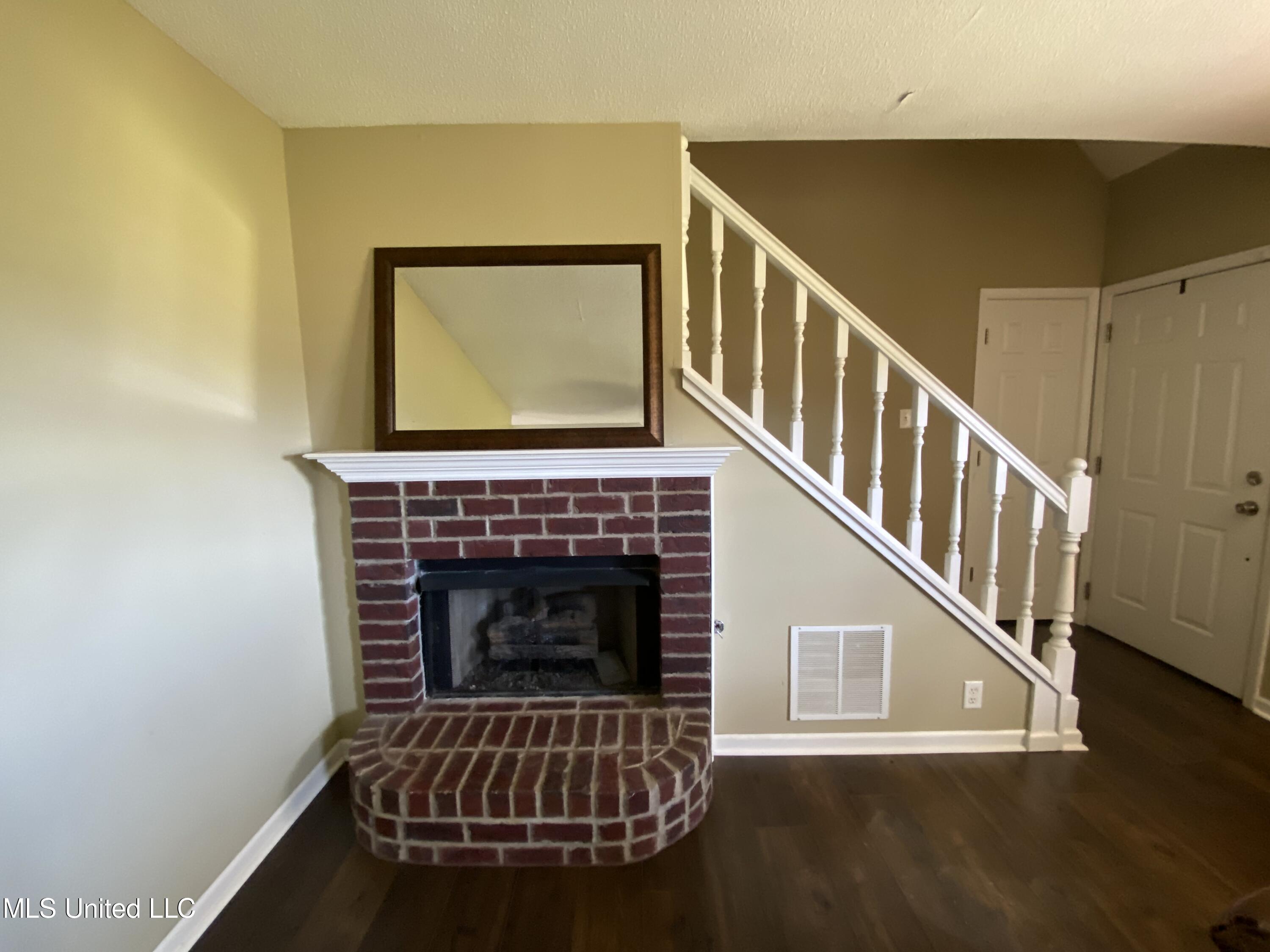 4596 Holly Springs Road Hernando, MS 38632 - Photo 5 of 27 IMG_5763