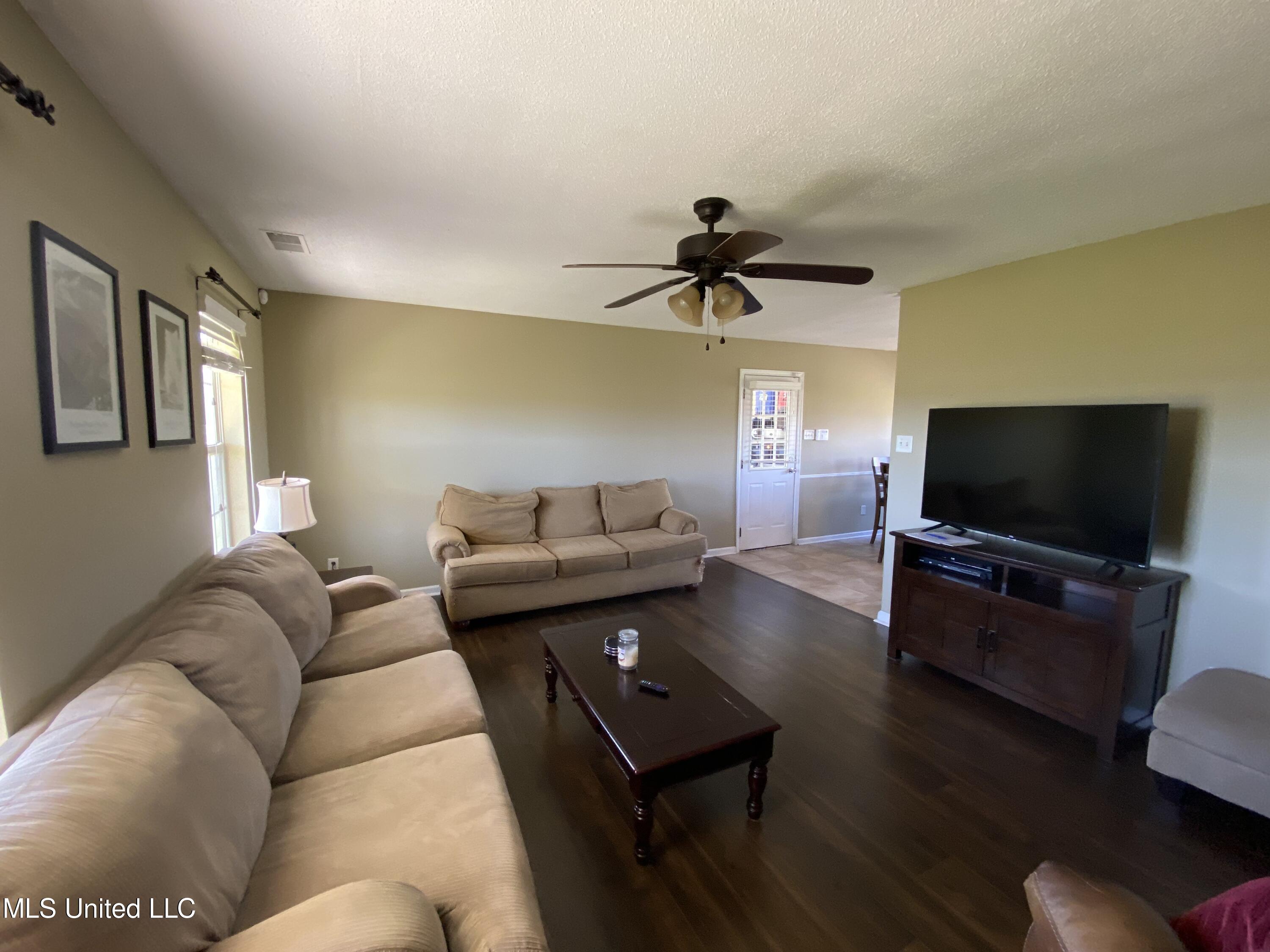 4596 Holly Springs Road Hernando, MS 38632 - Photo 6 of 27 IMG_5762