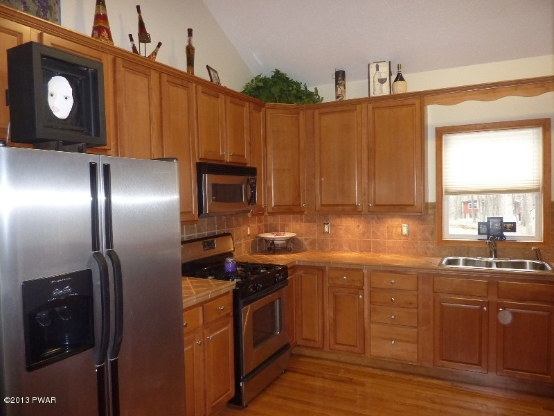 201 Maple Ridge Drive Hawley, PA 18428 - Photo 6 of 52