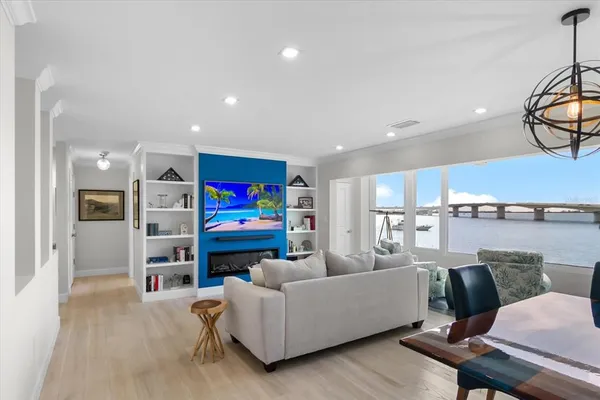 $1,175,000 | 174 Golden Gate Point, Unit 32, Sarasota, FL 34236