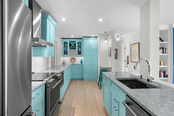 $1,175,000 | 174 Golden Gate Point, Unit 32, Sarasota, FL 34236