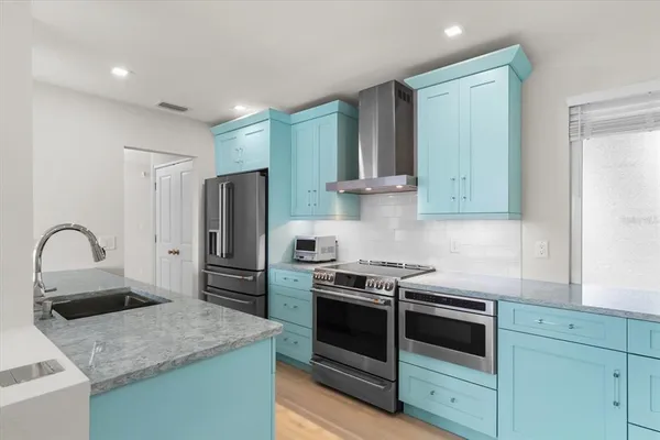 $1,175,000 | 174 Golden Gate Point, Unit 32, Sarasota, FL 34236