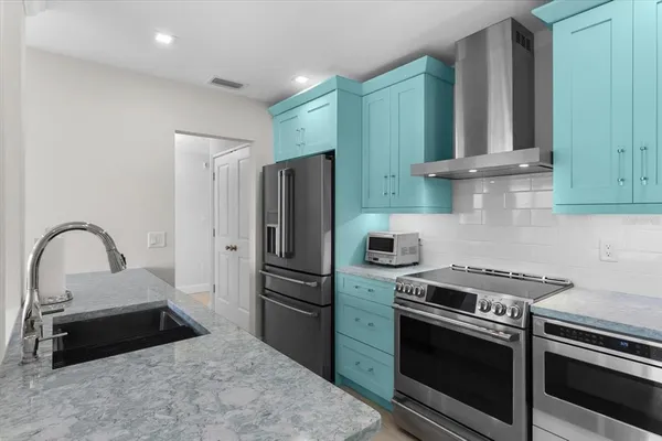 $1,175,000 | 174 Golden Gate Point, Unit 32, Sarasota, FL 34236