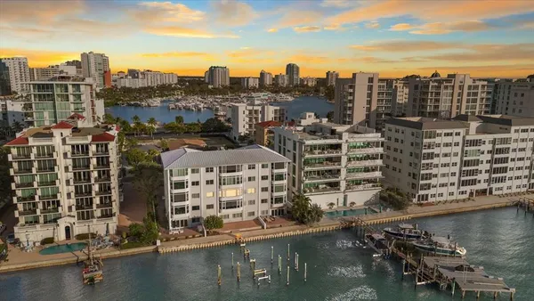 $1,175,000 | 174 Golden Gate Point, Unit 32, Sarasota, FL 34236
