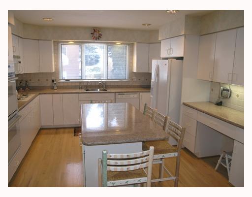 211 Springhouse Lane Pittsburgh, PA 15238 - Photo 4 of 8 Kitchen.