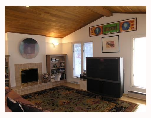 211 Springhouse Lane Pittsburgh, PA 15238 - Photo 5 of 8 Den/Family/Great Room.