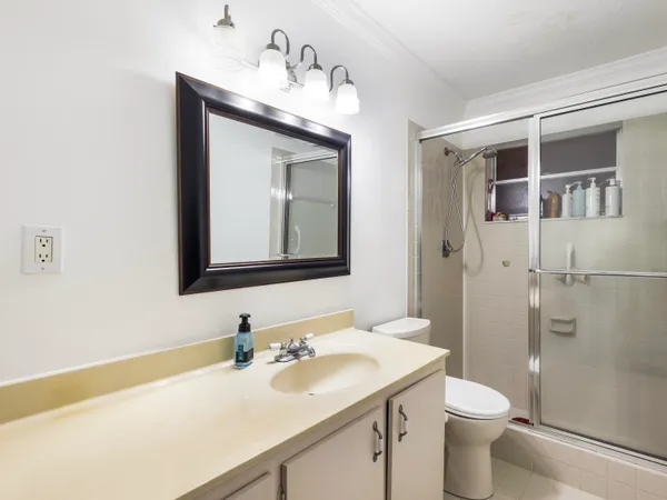 $300,000 | 517 Southeast 27th Terrace, Boynton Beach, FL 33435