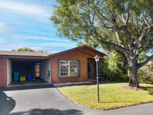 $300,000 | 517 Southeast 27th Terrace, Boynton Beach, FL 33435