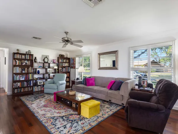 $300,000 | 517 Southeast 27th Terrace, Boynton Beach, FL 33435