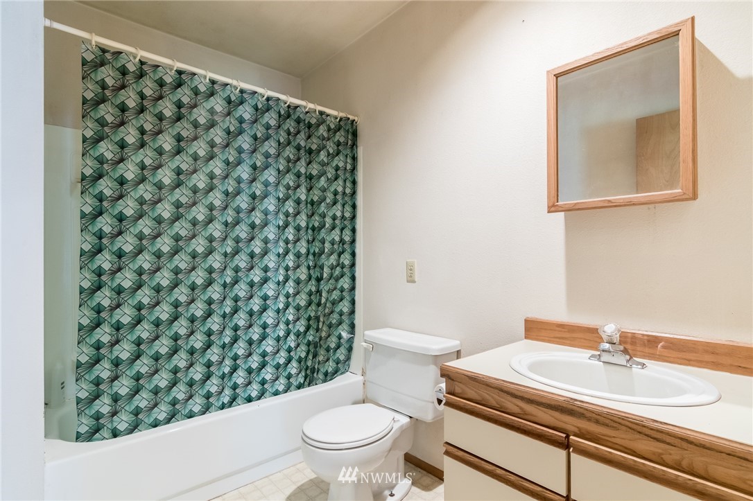 12106 Upper Preston Road Southeast Issaquah, WA 98027 - Photo 8 of 24 Gallery Image 8