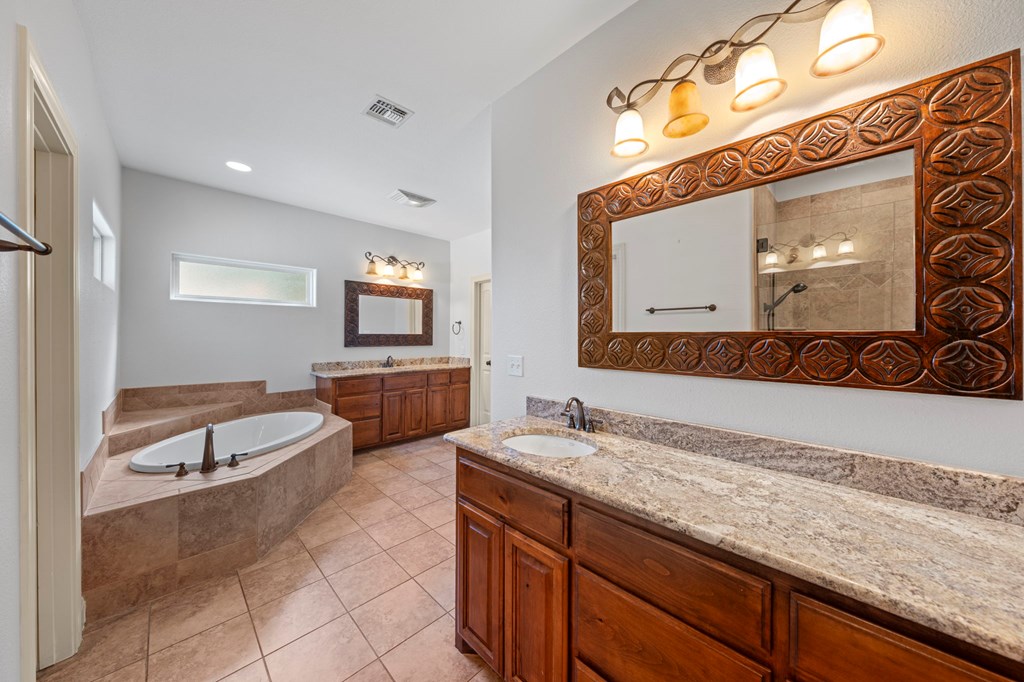 100 St Andrews Loop Kerrville, TX 78028 - Photo 16 of 32