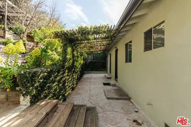 $7,500 | 2042 Sanborn Avenue, Los Angeles, CA 90027