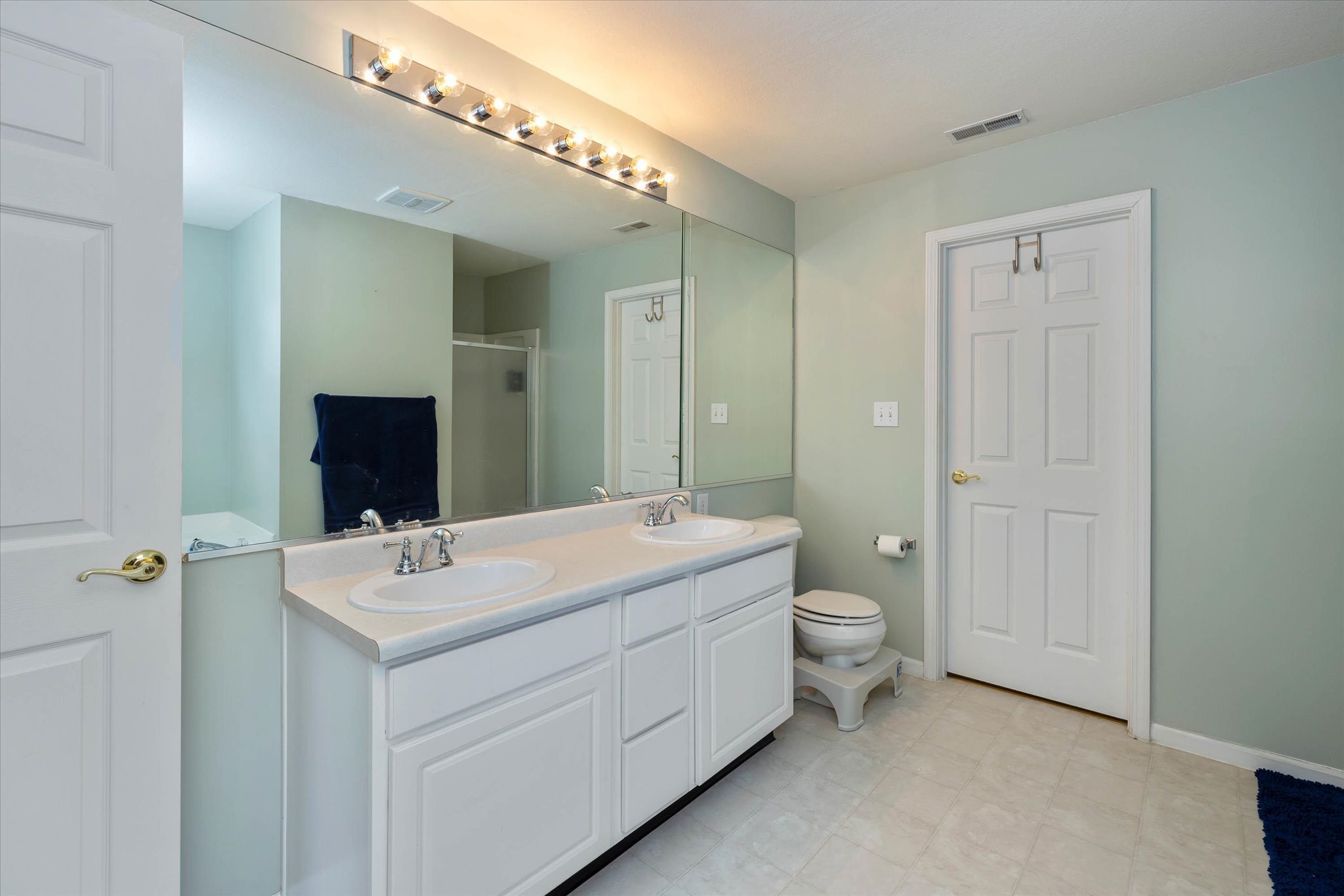 12214 Rambling Road Fishers, IN 46037 - Photo 18 of 25 Gallery Image 18