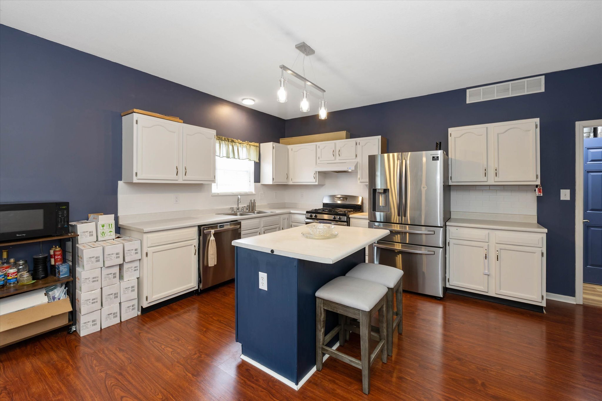 12214 Rambling Road Fishers, IN 46037 - Photo 8 of 25 Gallery Image 8